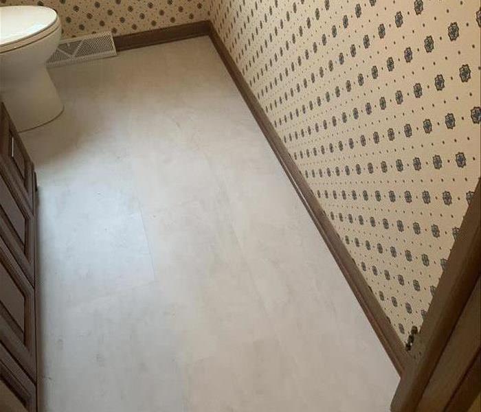 A finished pretty bathroom floor has no imperfections